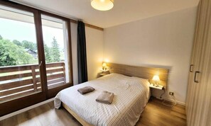Room - Apartment in La Feclaz Near Ski Lifts (Les Deserts)
