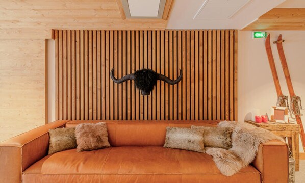 Interior - 2 Bedroom Apartment + Cabin 6/8 People (Champagny-en-Vanoise)