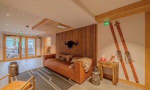 Interior - 2 Bedroom Apartment + Cabin 6/8 People (Champagny-en-Vanoise)