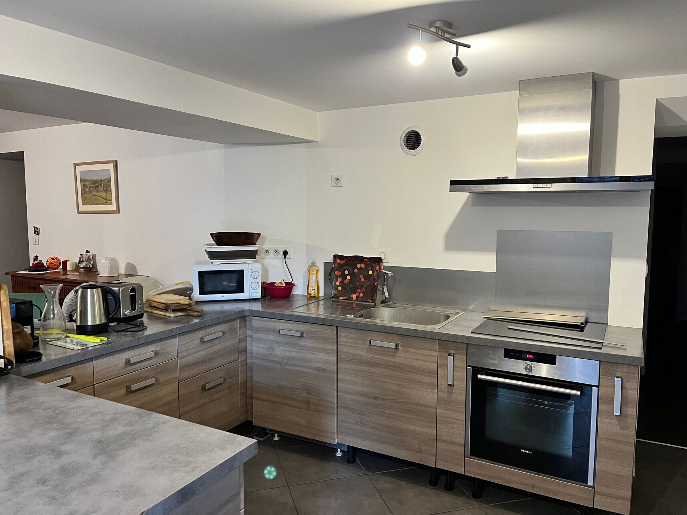 Kjøleskap og oppvaskmaskin