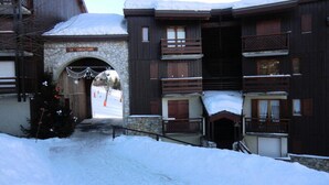 Exterior - Apartment on Slopes With Ski Lift Access (Aime-la-Plagne)