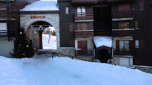 Exterior - Apartment on Slopes With Ski Lift Access (Aime-la-Plagne)