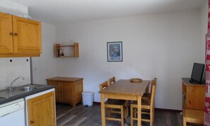 Dining - 2 Rooms for 6 People (Modane)
