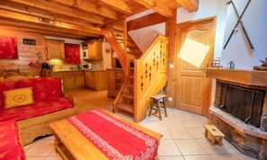 Living area - Apartments for 8 People (Les Allues)