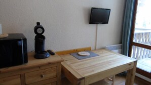 Unclassified image, 3 of 3, button - Studio for 3 People (Modane)