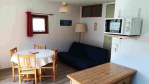 Unclassified image, 3 of 3, button - Studio Cabin for 4/5 People, 2-star, South-facing (Valloire)