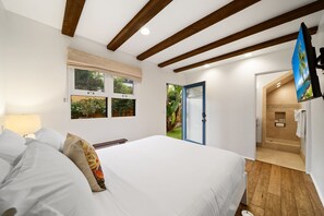 3 bedrooms, desk, iron/ironing board, WiFi