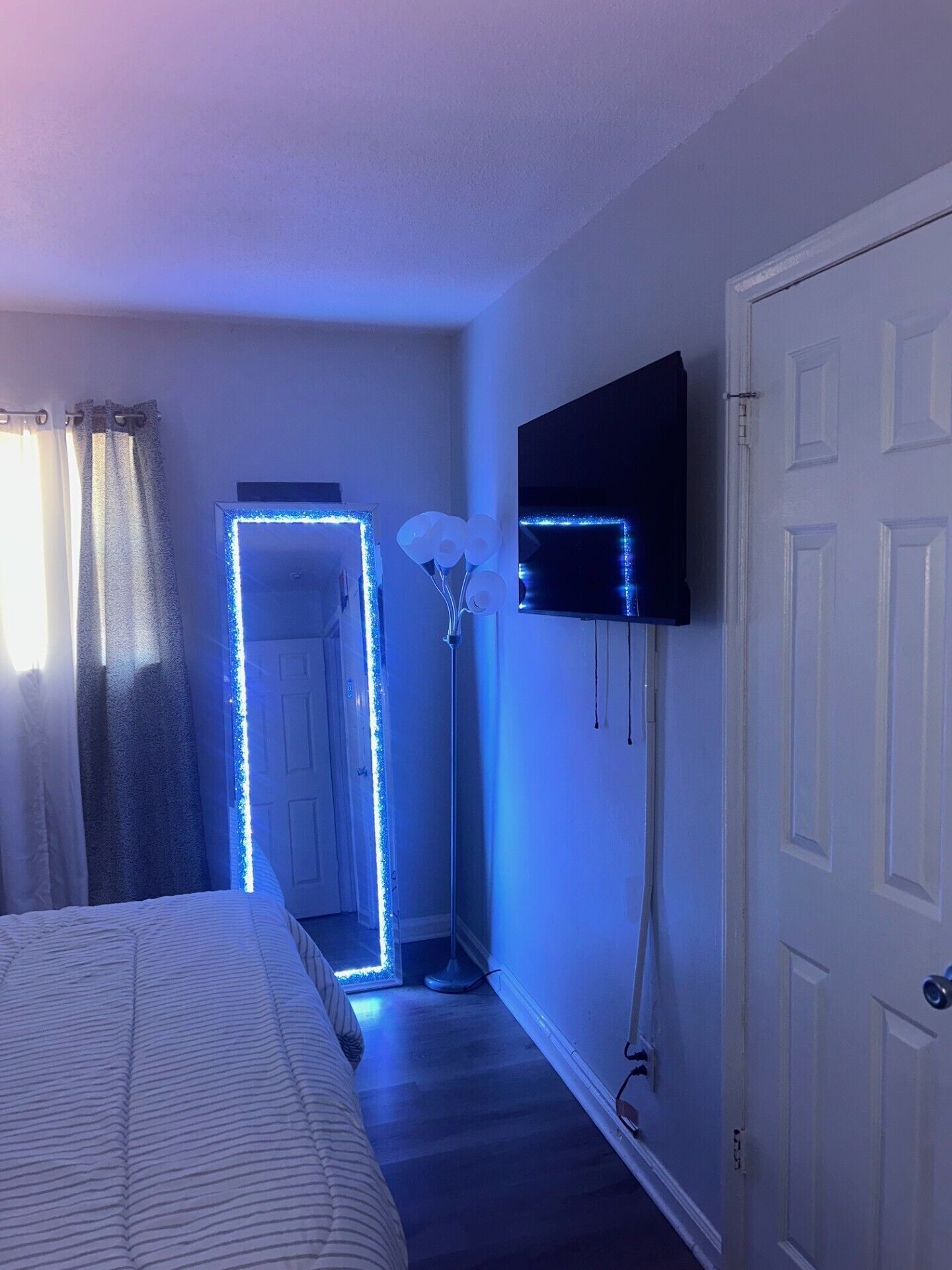 1 habitación, tabla de planchar con plancha, wifi gratis y ropa de cama 