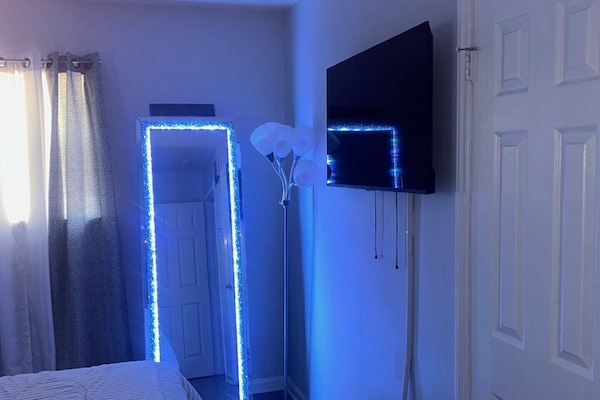 1 soverom, strykejern/-brett, wi-fi (inkludert) og sengetøy