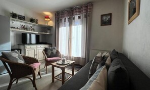 Living area - 3-room Apartment for 6 People, 3-star Rating, East-facing (Valloire)