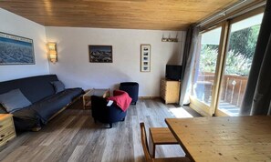 Living area - Serac 08 (Les Allues)