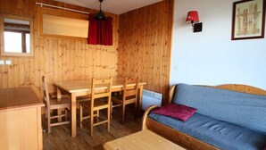 Living area - Dba106 - 1 Bedroom Apartment + Sleeping Alcove - Balcony - Sleeps 6 - 1800 Area (Puy-Saint-Vincent)