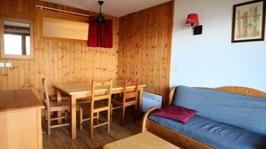 Living area - Dba106 - 1 Bedroom Apartment + Sleeping Alcove - Balcony - Sleeps 6 - 1800 Area (Puy-Saint-Vincent)