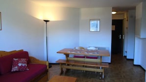 Unclassified image, 2 of 3, button - 2 Rooms for 4 People (Modane)
