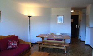 Interior - 2 Rooms for 4 People (Modane)