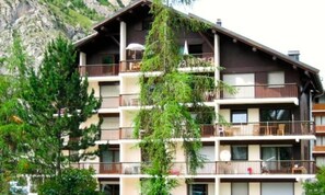 Exterior - Studio Cabin for 4 People, 2, South-facing (Valloire)