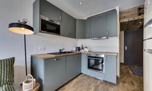 Fridge, dishwasher, cookware/dishes/utensils - 3-room Appt + Cabin 52m2 - 4ad 3children (Tignes)