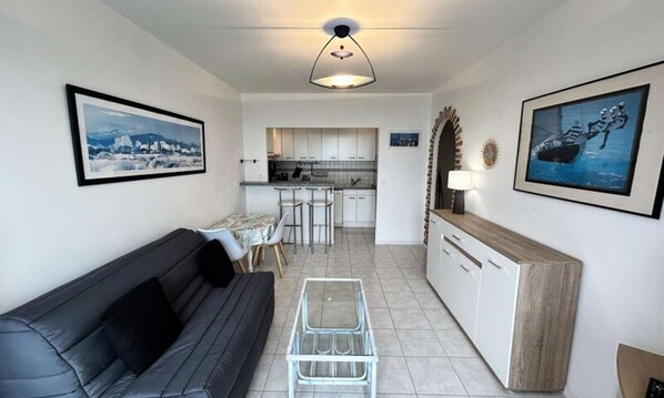 Living area - 600 - 2-room Apartment With sea View in the Hills Above Tu Es Roc (Erquy)