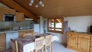 Coffee/tea maker, fridge, oven, dishwasher - Beautiful 2-bedroom Apartment - 52m2 - Sleeps 4 - Chinaillon (Le Grand-Bornand)