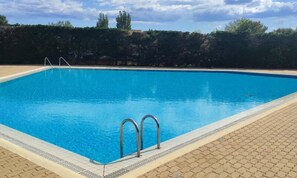 Outdoor pool - Holiday Home in Port Venus With Pool Access (Agde)