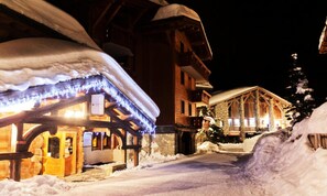 Exterior - Spacious and Comfortable Apartment Close to the Slopes Balcony Swimming Pool Covered Parking (Les Belleville)
