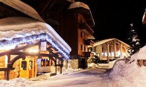 Exterior - Spacious and Comfortable Apartment Close to the Slopes Balcony Swimming Pool Covered Parking (Les Belleville)