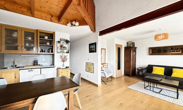 Living area - Bb222 - 3-room Mezzanine Apartment for 6 People, Ski-in/ski-out (Araches-la-Frasse)