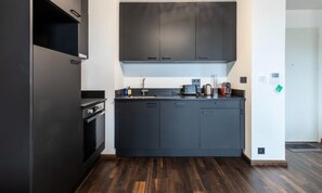 Kühlschrank, Mikrowelle, Ofen, Geschirrspüler