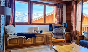 Fireplace - Apartment on Slopes With Pointe Views (Les Belleville)