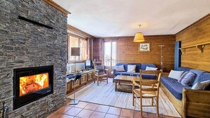 Living area - Apartment on Slopes With Pointe Views (Les Belleville)