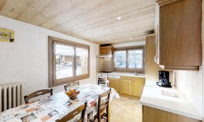 Fridge, microwave, oven, dishwasher - Apartment in Le Chinaillon Near Ski Slopes (Le Grand-Bornand)