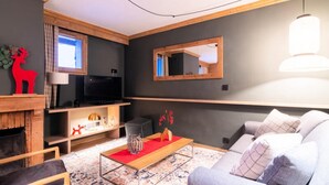 Fireplace - 4 Rooms for 6 People (Les Belleville)