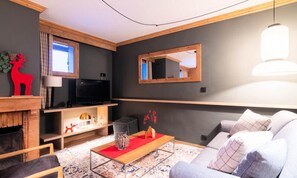 Fireplace - 4 Rooms for 6 People (Les Belleville)
