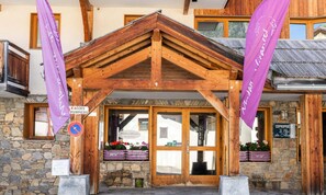 Exterior detail - Pleasant Apartment at the Foot of the Slopes (Les Orres)