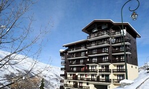 Exterior - Spacious and Bright Apartment At the Foot of the Slopes Balcony (Les Belleville)
