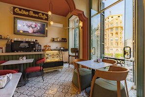 Cafe - Cairo Inn The Royal (Cairo)