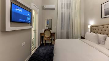 Deluxe Double Room | In-room safe, desk, laptop workspace, blackout drapes