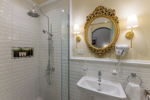 تجهيزات دش، مجففات شعر، خف ل�لقدمين، مناشف