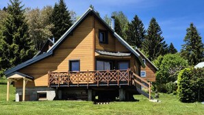 Exterior - Chalet in La Feclaz Near Ski Slopes (Les Deserts)