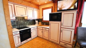 Private kitchen - Apartment in Villeneuve Near Ski Slopes (Le Grand-Bornand)