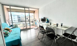 Interior - Double Cabin Studio With Swimming Pool Near the Beach (Le Grau-Du-Roi)