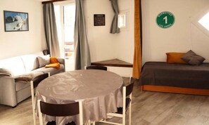 Interior - Studio Equipped for 4 People (Les Orres)