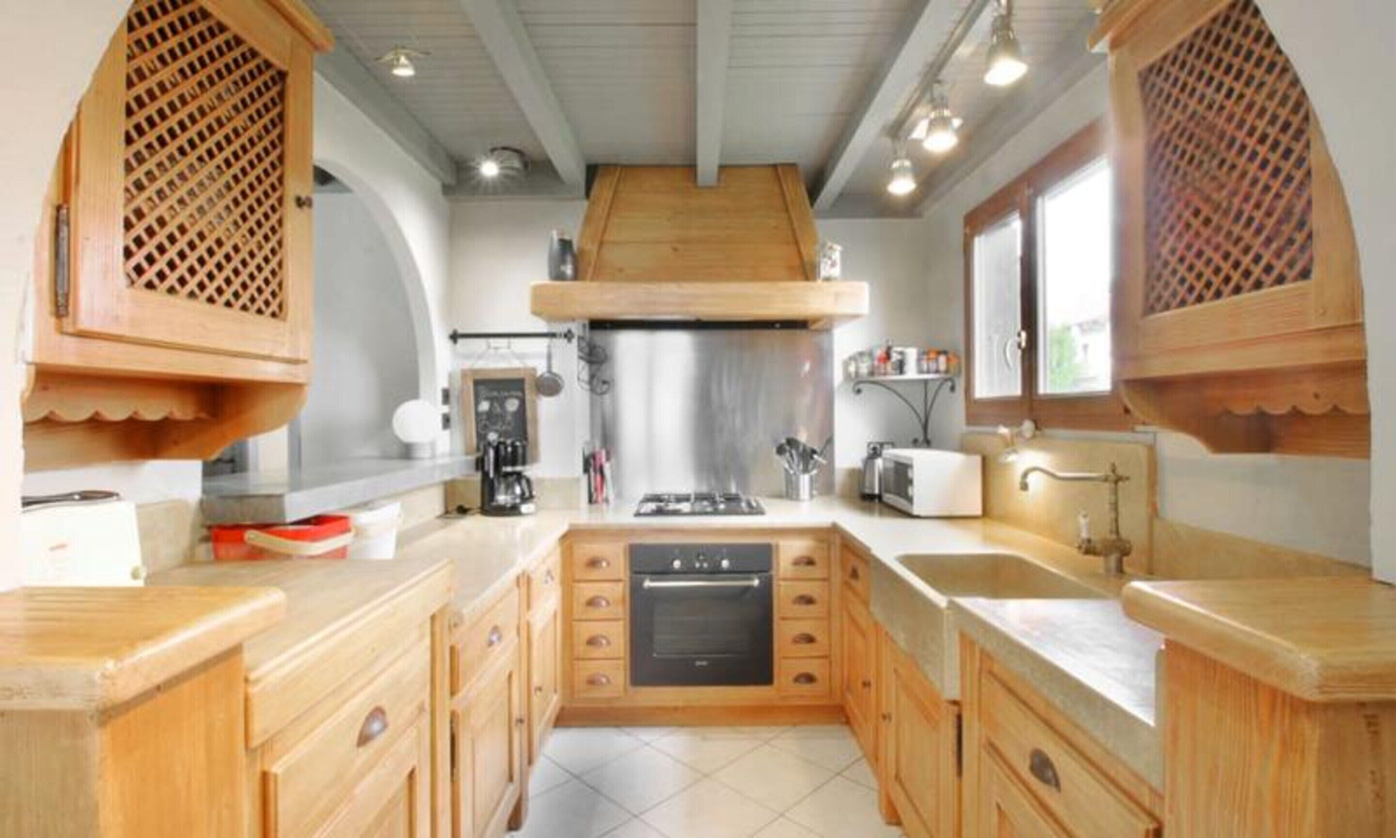 Fridge, oven, dishwasher, coffee/tea maker