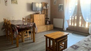 Unclassified image, 3 of 3, button - Studio Cabin for 4 People, 2-star, West-facing (Valloire)