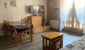 Dining - Studio Cabin for 4 People, 2-star, West-facing (Valloire)