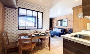 Dining - 2 Rooms Equipped for 4 People (Les Belleville)