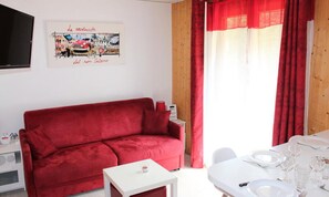 Living area - Studio Cabin for 4 People, 2, East-facing (Valloire)