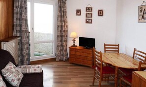 Living area - Apartment in Boussolenc With Ski Access (Les Orres)