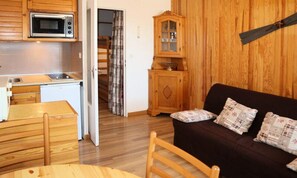Living area - Apartment in Boussolenc With Ski Access (Les Orres)