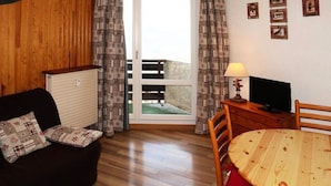 Living area - Apartment in Boussolenc With Ski Access (Les Orres)